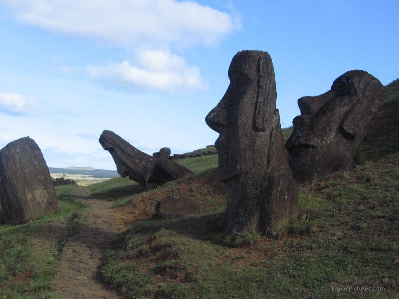 moai trail path Rano Raraku